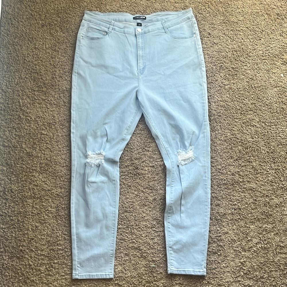 fashion nova light washed skinny jeans